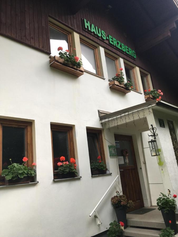 Haus-erzberg Frühstückspension *